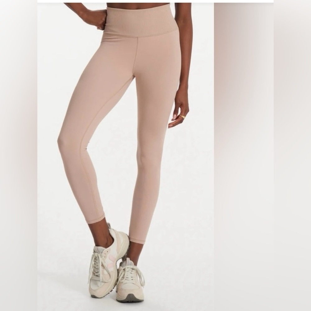 VUORI
WOMEN'S RIB STUDIO LEGGING BNWT  size L